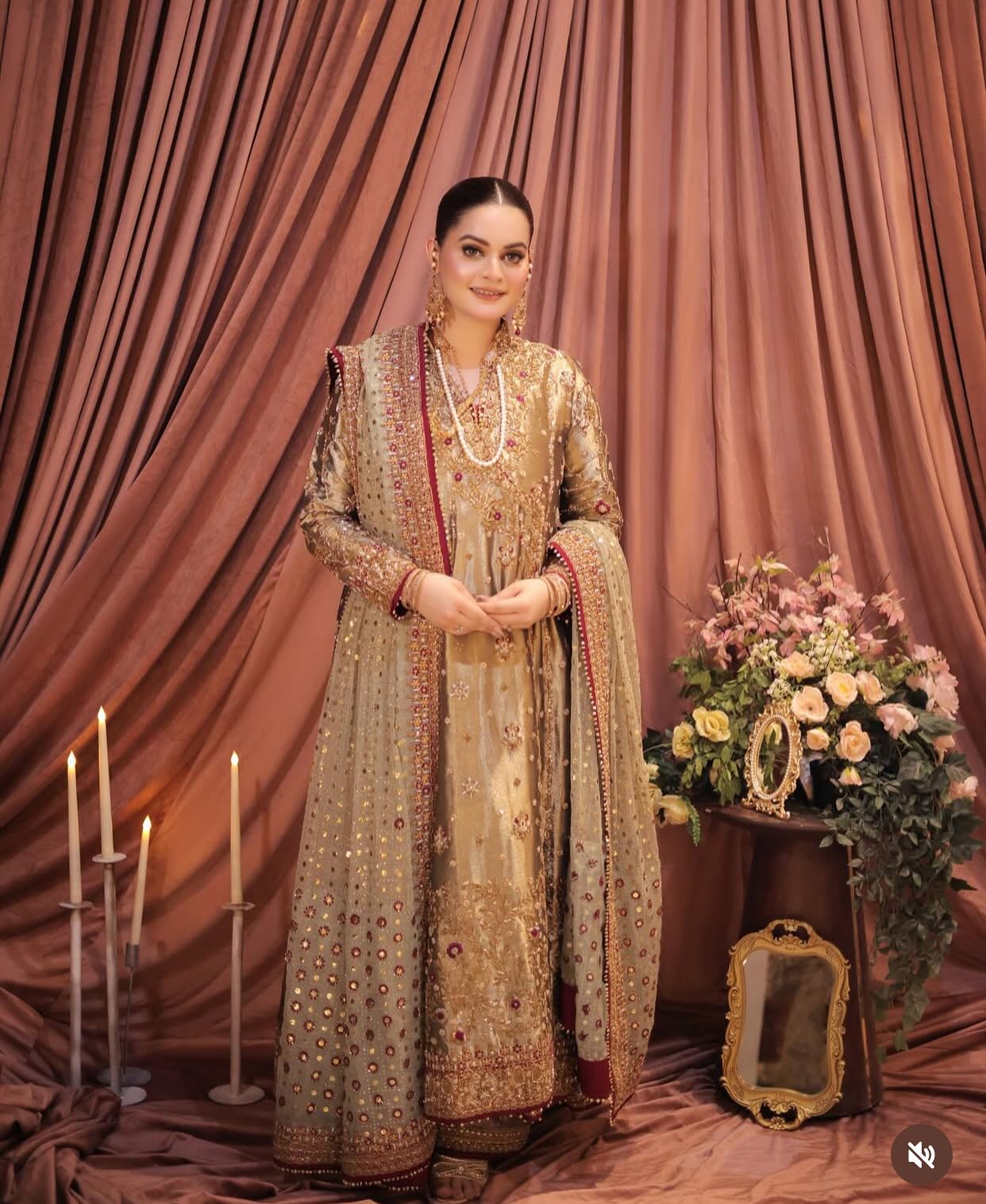 Haris Shakeel - Golden Angharaka (HS-GA-749)